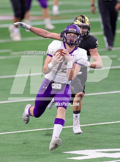 Thumbnail 3 in Post vs. Shiner (UIL 2A Division 1 State Final) photogallery.
