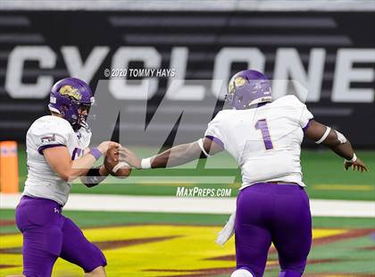 Thumbnail 3 in Post vs. Shiner (UIL 2A Division 1 State Final) photogallery.