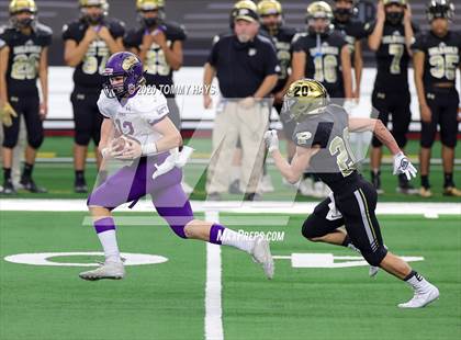 Thumbnail 2 in Post vs. Shiner (UIL 2A Division 1 State Final) photogallery.