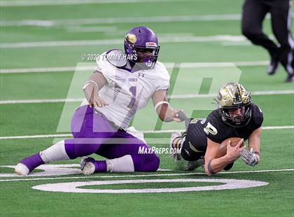 Thumbnail 2 in Post vs. Shiner (UIL 2A Division 1 State Final) photogallery.