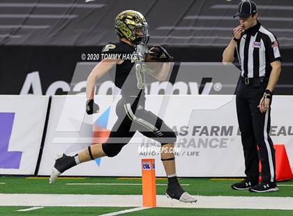 Thumbnail 3 in Post vs. Shiner (UIL 2A Division 1 State Final) photogallery.