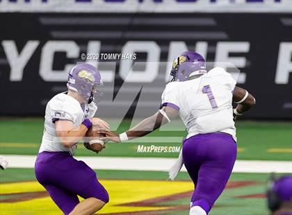 Thumbnail 2 in Post vs. Shiner (UIL 2A Division 1 State Final) photogallery.