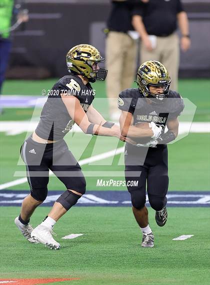 Thumbnail 2 in Post vs. Shiner (UIL 2A Division 1 State Final) photogallery.