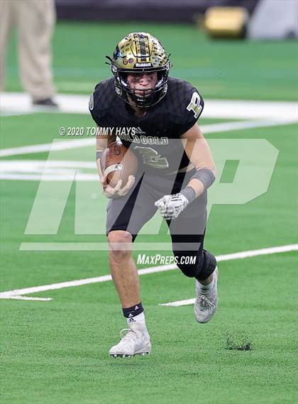 Thumbnail 3 in Post vs. Shiner (UIL 2A Division 1 State Final) photogallery.