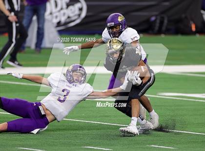 Thumbnail 2 in Post vs. Shiner (UIL 2A Division 1 State Final) photogallery.