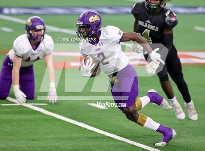 Thumbnail 1 in Post vs. Shiner (UIL 2A Division 1 State Final) photogallery.
