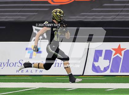 Thumbnail 3 in Post vs. Shiner (UIL 2A Division 1 State Final) photogallery.