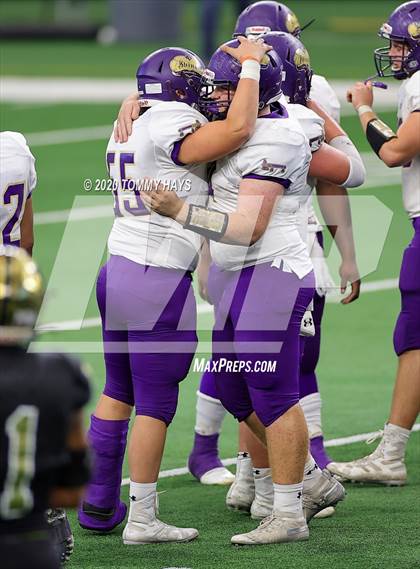 Thumbnail 1 in Post vs. Shiner (UIL 2A Division 1 State Final) photogallery.