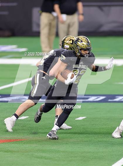 Thumbnail 2 in Post vs. Shiner (UIL 2A Division 1 State Final) photogallery.