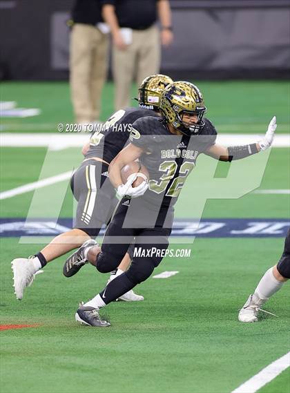 Thumbnail 3 in Post vs. Shiner (UIL 2A Division 1 State Final) photogallery.
