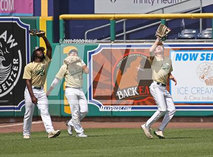 Thumbnail 3 in Maloney vs. Notre Dame (CIAC Class L Semifinal) photogallery.