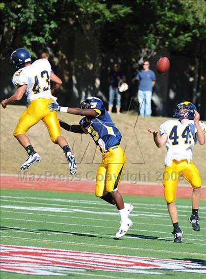 Thumbnail 3 in Central Catholic vs. Mt. Lebanon (5 Days 2 Friday) photogallery.