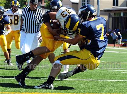 Thumbnail 2 in Central Catholic vs. Mt. Lebanon (5 Days 2 Friday) photogallery.
