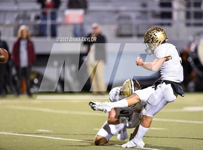 Thumbnail 3 in Millsap vs Henrietta (UIL 3A D2 Bi-District Playoff) photogallery.