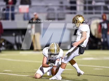 Thumbnail 2 in Millsap vs Henrietta (UIL 3A D2 Bi-District Playoff) photogallery.
