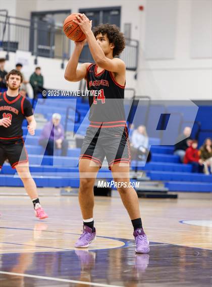 Thumbnail 2 in Waggener vs Campbell County photogallery.
