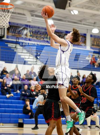 Thumbnail 1 in Waggener vs Campbell County photogallery.