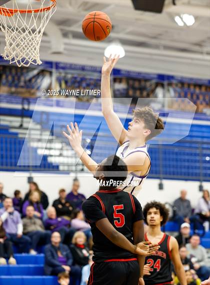 Thumbnail 2 in Waggener vs Campbell County photogallery.