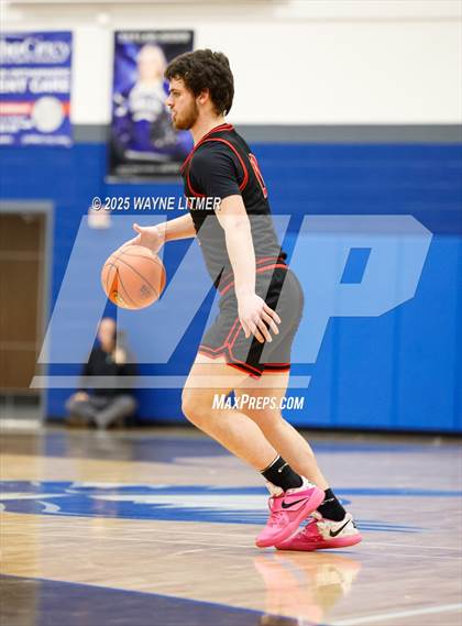 Thumbnail 1 in Waggener vs Campbell County photogallery.