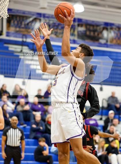 Thumbnail 3 in Waggener vs Campbell County photogallery.