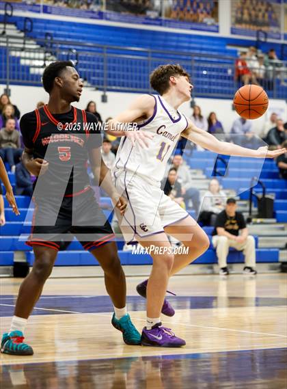 Thumbnail 1 in Waggener vs Campbell County photogallery.