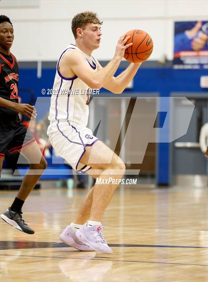 Thumbnail 1 in Waggener vs Campbell County photogallery.