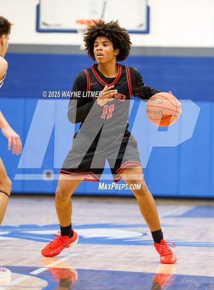 Thumbnail 2 in Waggener vs Campbell County photogallery.