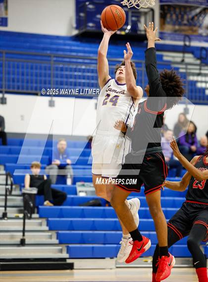 Thumbnail 2 in Waggener vs Campbell County photogallery.
