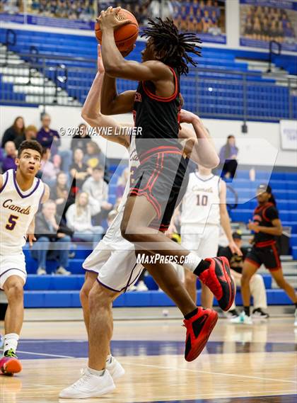 Thumbnail 2 in Waggener vs Campbell County photogallery.