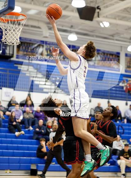 Thumbnail 2 in Waggener vs Campbell County photogallery.