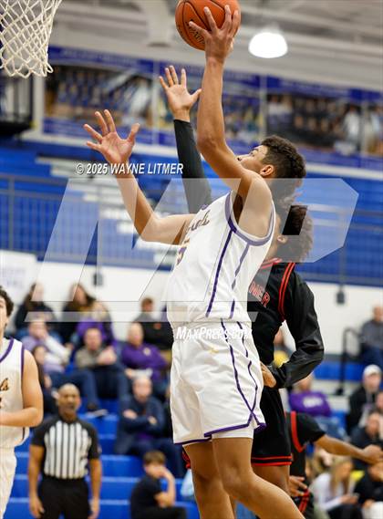Thumbnail 3 in Waggener vs Campbell County photogallery.