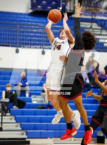 Thumbnail 2 in Waggener vs Campbell County photogallery.
