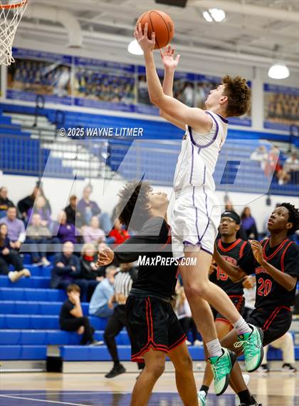 Thumbnail 1 in Waggener vs Campbell County photogallery.
