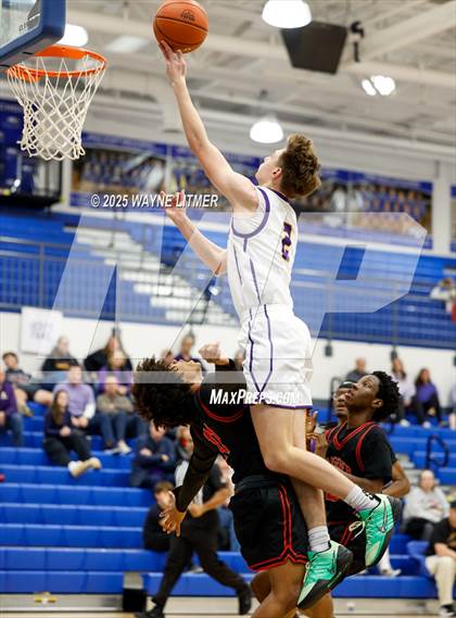 Thumbnail 3 in Waggener vs Campbell County photogallery.