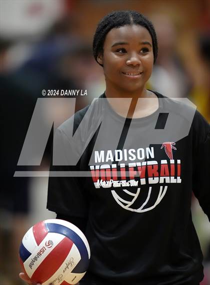 Thumbnail 3 in Oakton @ James Madison photogallery.