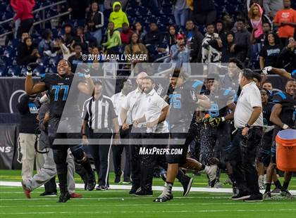 Thumbnail 2 in Wagner vs Shadow Creek (UIL 5A Semifinal Playoffs) photogallery.