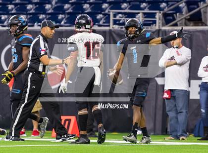 Thumbnail 3 in Wagner vs Shadow Creek (UIL 5A Semifinal Playoffs) photogallery.