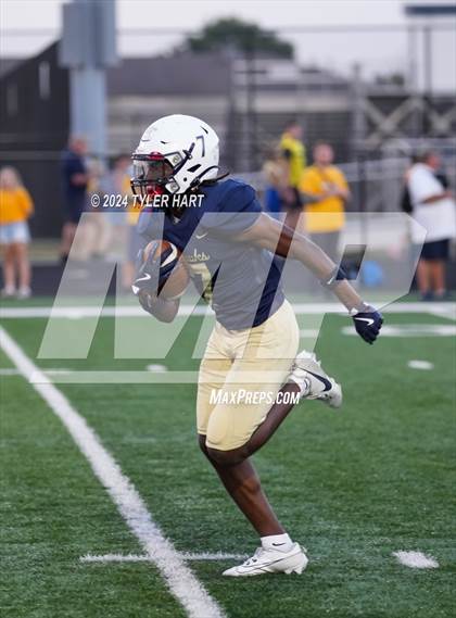 Thumbnail 2 in Mooresville @ Decatur Central photogallery.