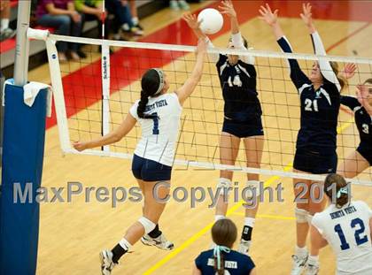 Thumbnail 2 in Bonita Vista vs La Costa Canyon (CIF SDS D2 Final) photogallery.