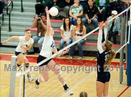 Thumbnail 2 in Bonita Vista vs La Costa Canyon (CIF SDS D2 Final) photogallery.