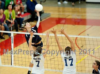 Thumbnail 2 in Bonita Vista vs La Costa Canyon (CIF SDS D2 Final) photogallery.