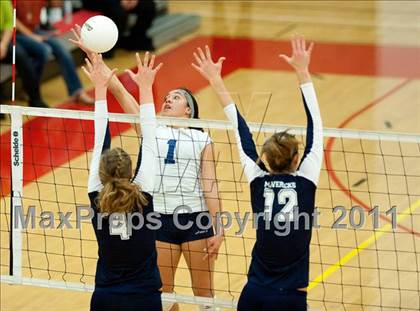 Thumbnail 2 in Bonita Vista vs La Costa Canyon (CIF SDS D2 Final) photogallery.