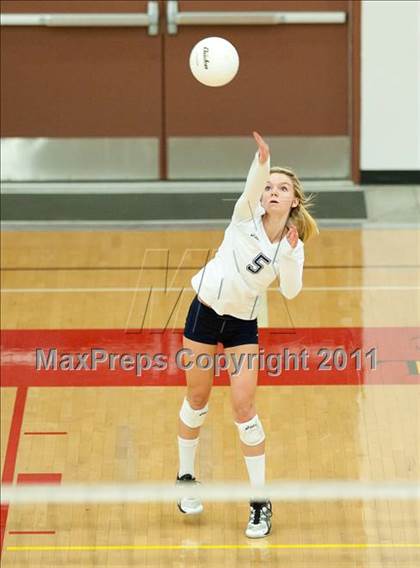 Thumbnail 2 in Bonita Vista vs La Costa Canyon (CIF SDS D2 Final) photogallery.