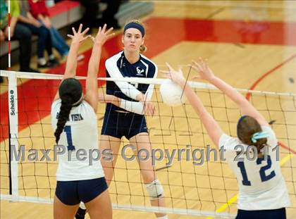 Thumbnail 1 in Bonita Vista vs La Costa Canyon (CIF SDS D2 Final) photogallery.