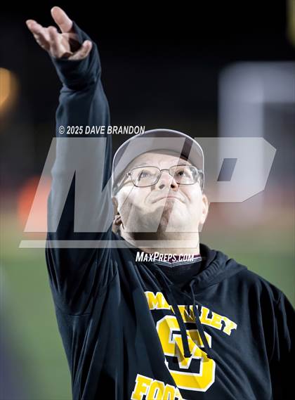 Thumbnail 3 in L.A. Rams NFF Coastal Valley Senior All-Star Game photogallery.