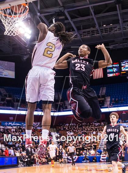 Thumbnail 1 in Valley Regional vs. Sacred Heart (CIAC Class S Final) photogallery.