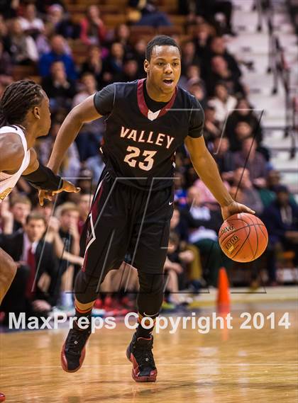 Thumbnail 3 in Valley Regional vs. Sacred Heart (CIAC Class S Final) photogallery.