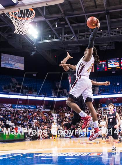 Thumbnail 3 in Valley Regional vs. Sacred Heart (CIAC Class S Final) photogallery.