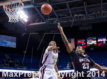 Thumbnail 1 in Valley Regional vs. Sacred Heart (CIAC Class S Final) photogallery.