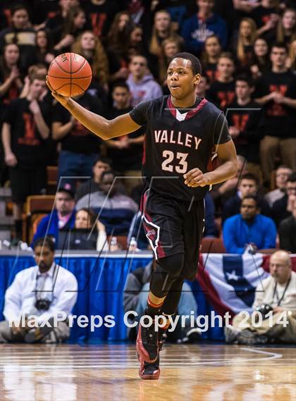 Thumbnail 2 in Valley Regional vs. Sacred Heart (CIAC Class S Final) photogallery.